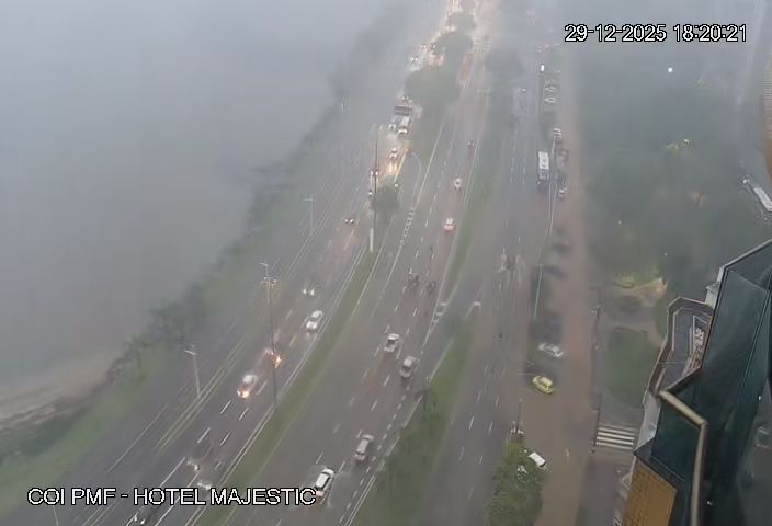 Chuva intensa alaga Florianópolis e mobiliza Gabinete de Crise