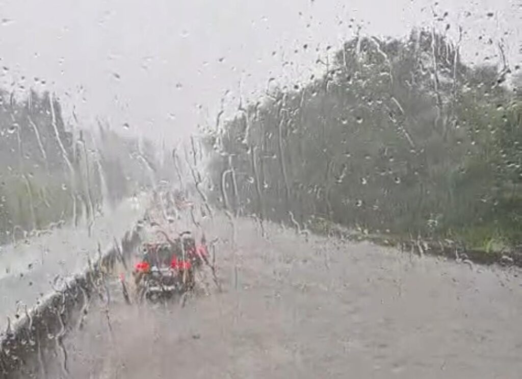 Chuvas bloqueiam totalmente o Contorno de Florianópolis no sentido Sul