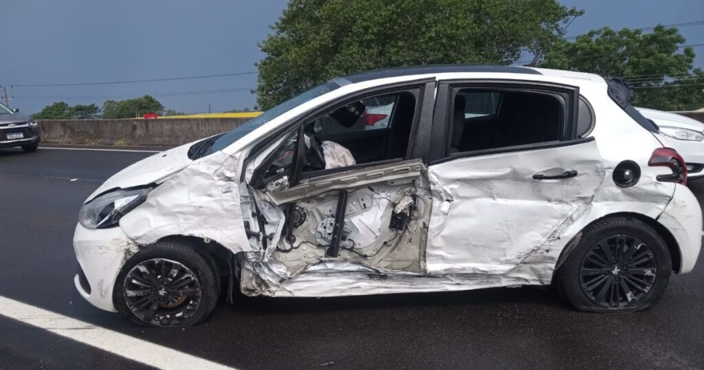 Colisão frontal entre três veículos mata homem de 60 anos na BR-101 em SC