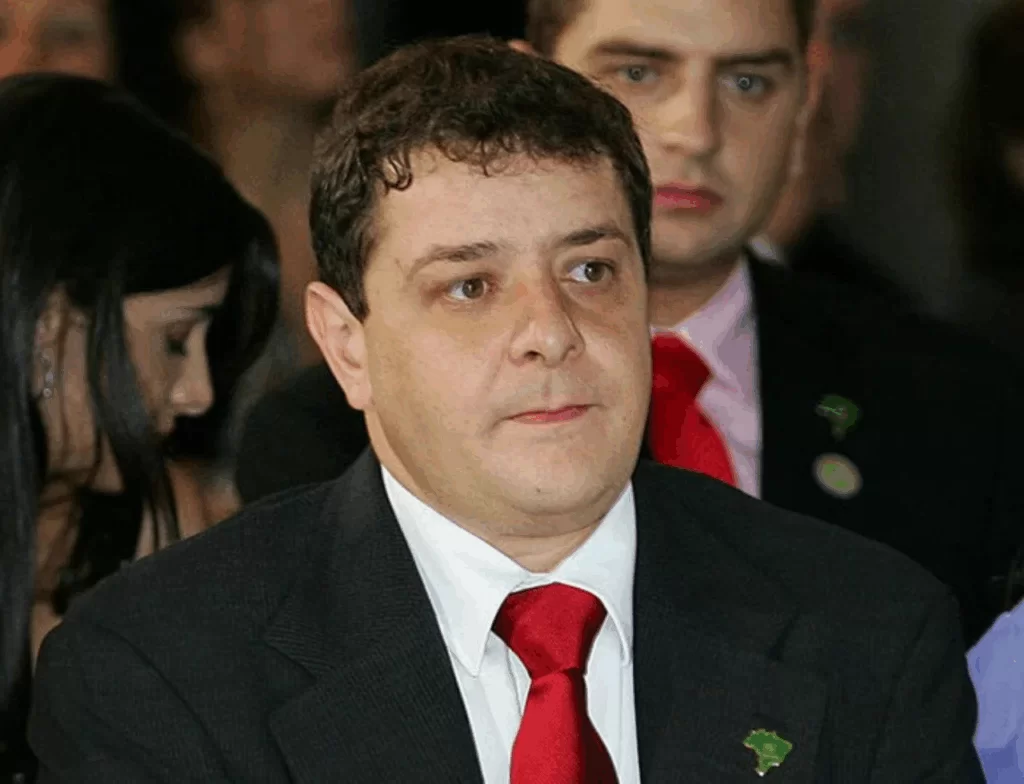 Governo barra convocação de Lulinha e oposição fala em mesada de R$ 300 mil