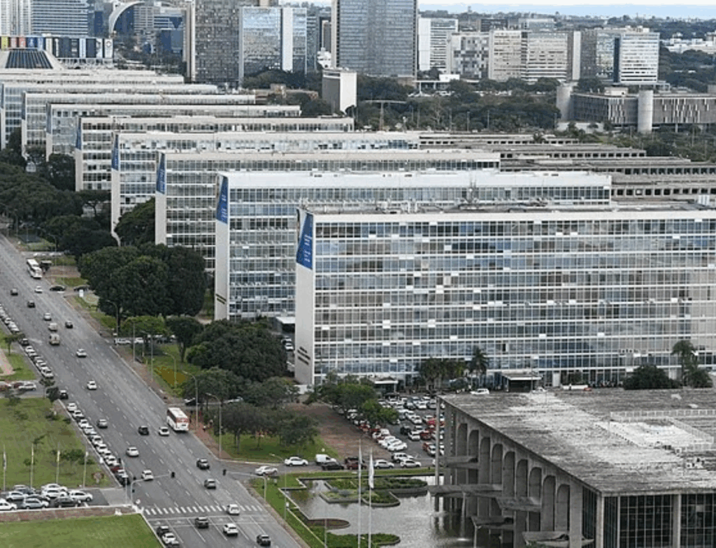 Ministérios com alto orçamento e baixa entrega levantam debate sobre eficiência