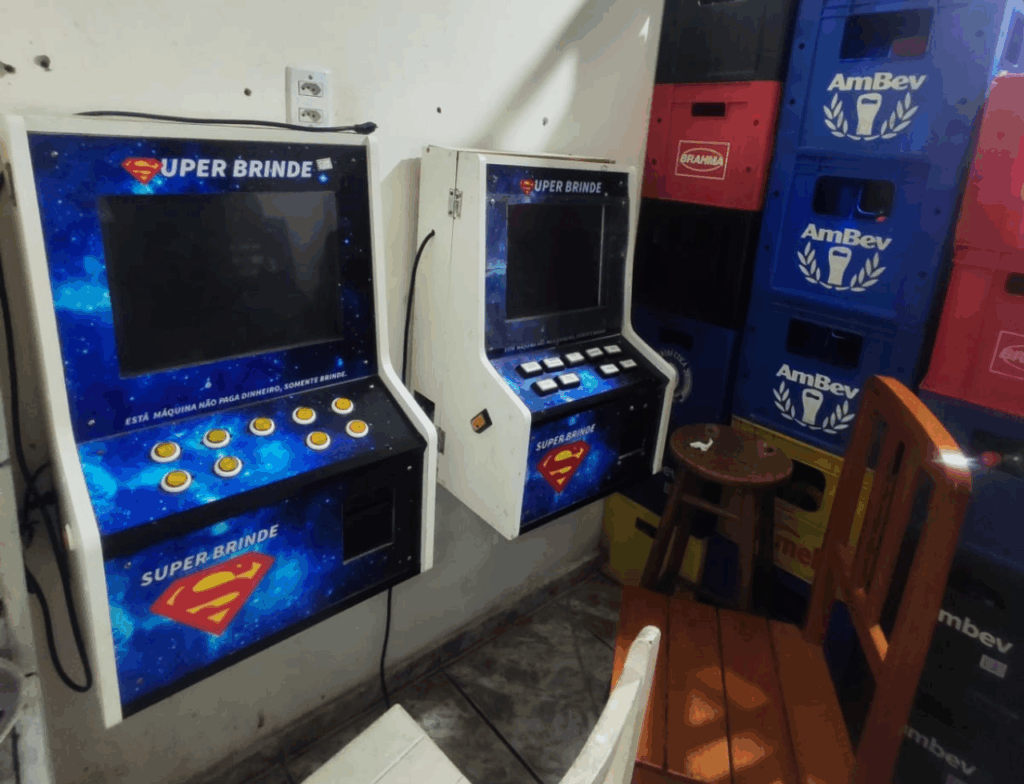 Polícia Civil apreende máquinas de jogo em bar no Portinho, em Laguna