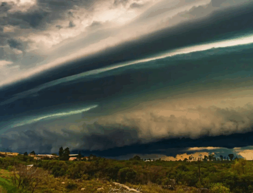 Frente fria provoca temporais e risco de granizo em SC nesta segunda