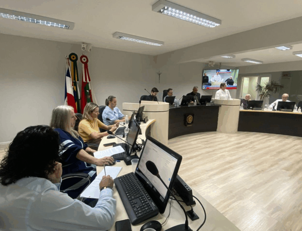 Justiça Eleitoral cassa mandatos de vereadores do PP e PDT em Orleans