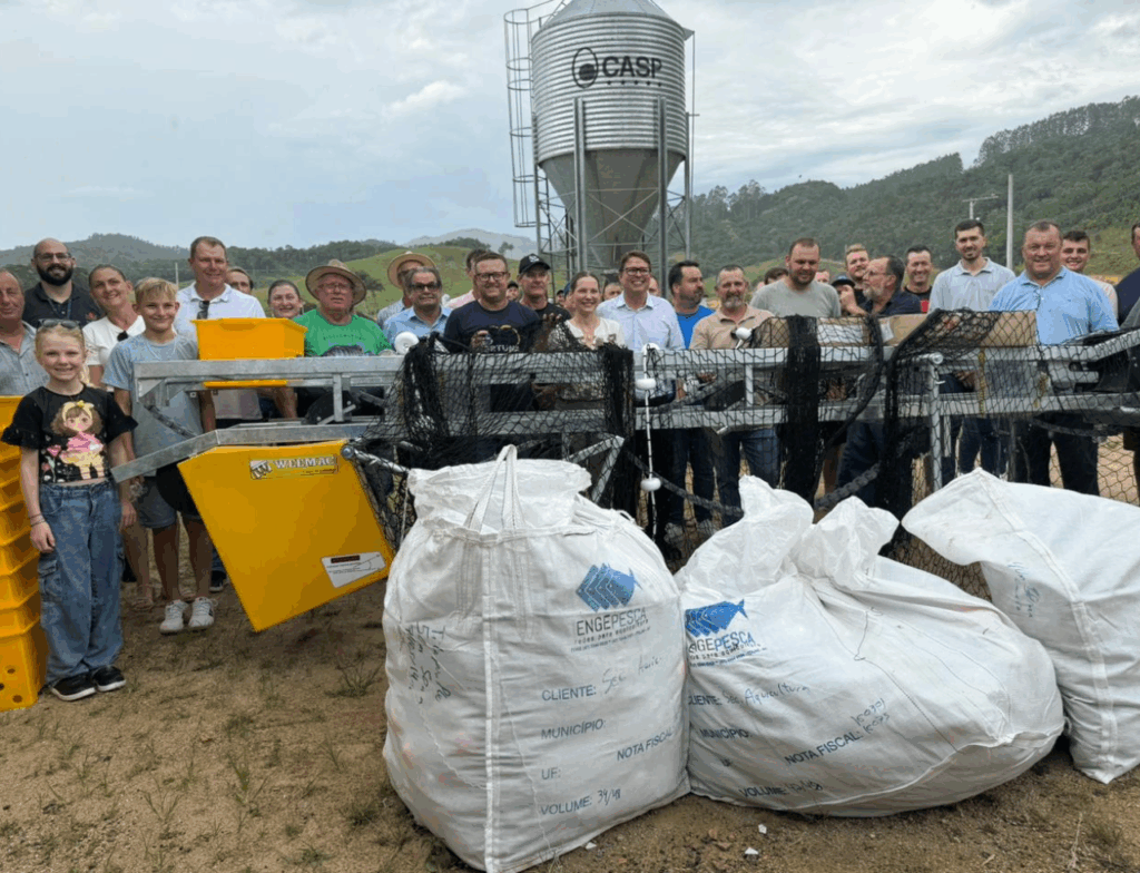 Governo de SC entrega kits de despesca e anuncia veto à tilápia do Vietnã