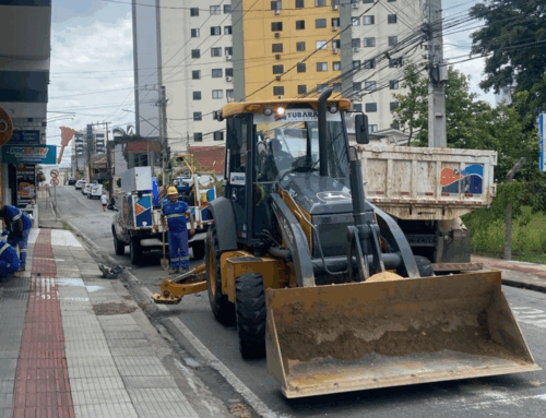 Rua São José, no Centro de Tubarão, é bloqueada para obras de saneamento
