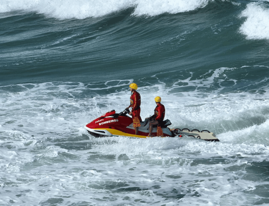 Corpo resgatado no mar pode ser de homem desaparecido na Praia de Palmas