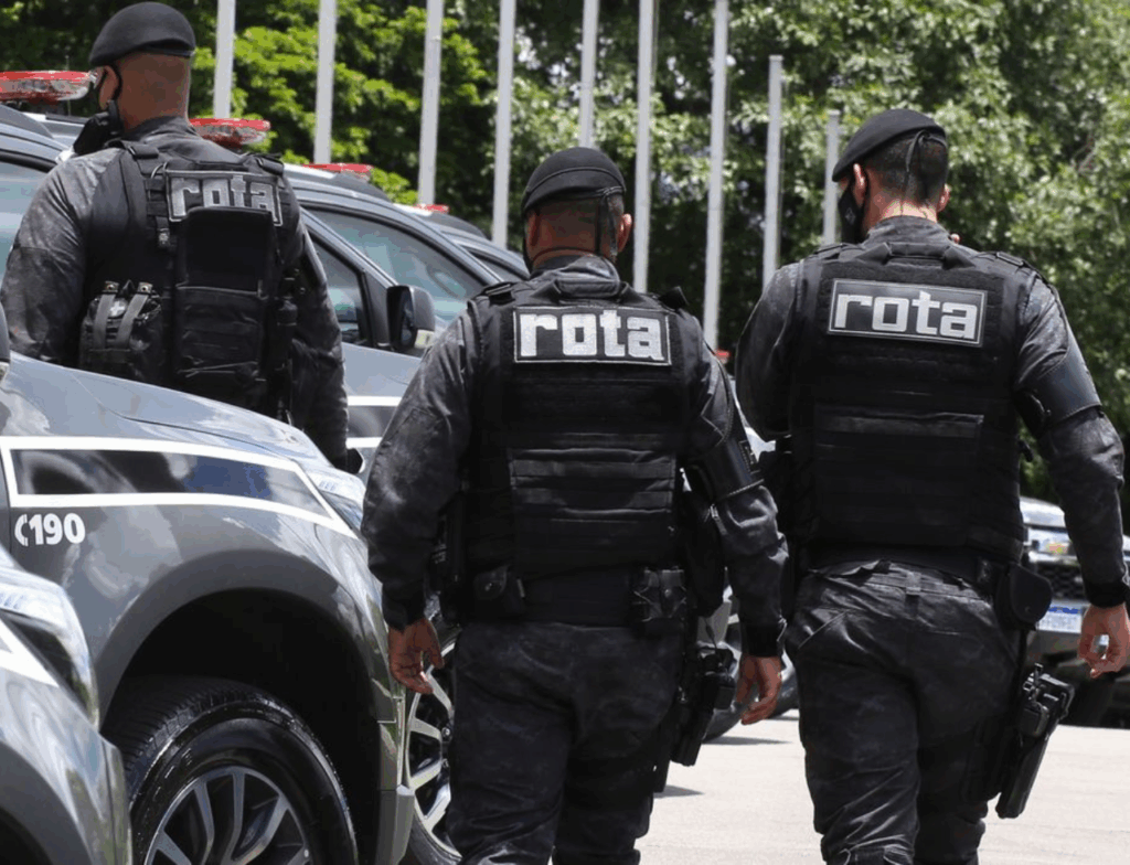 Homem que atropelou e arrastou ex-companheira por 1 km é baleado pela Polícia Militar