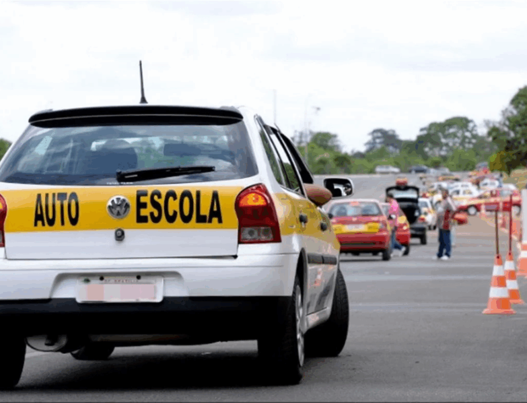 Governo federal encerra exigência de aulas em autoescolas para obter CNH