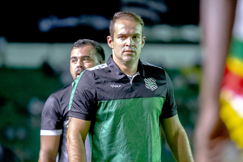 Ex-técnico do Figueirense fecha com clube paulista para 2026