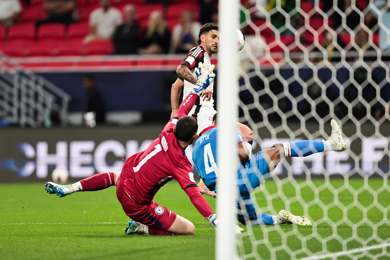 Flamengo vence o Cruz Azul e avança às semifinais da Copa Intercontinental