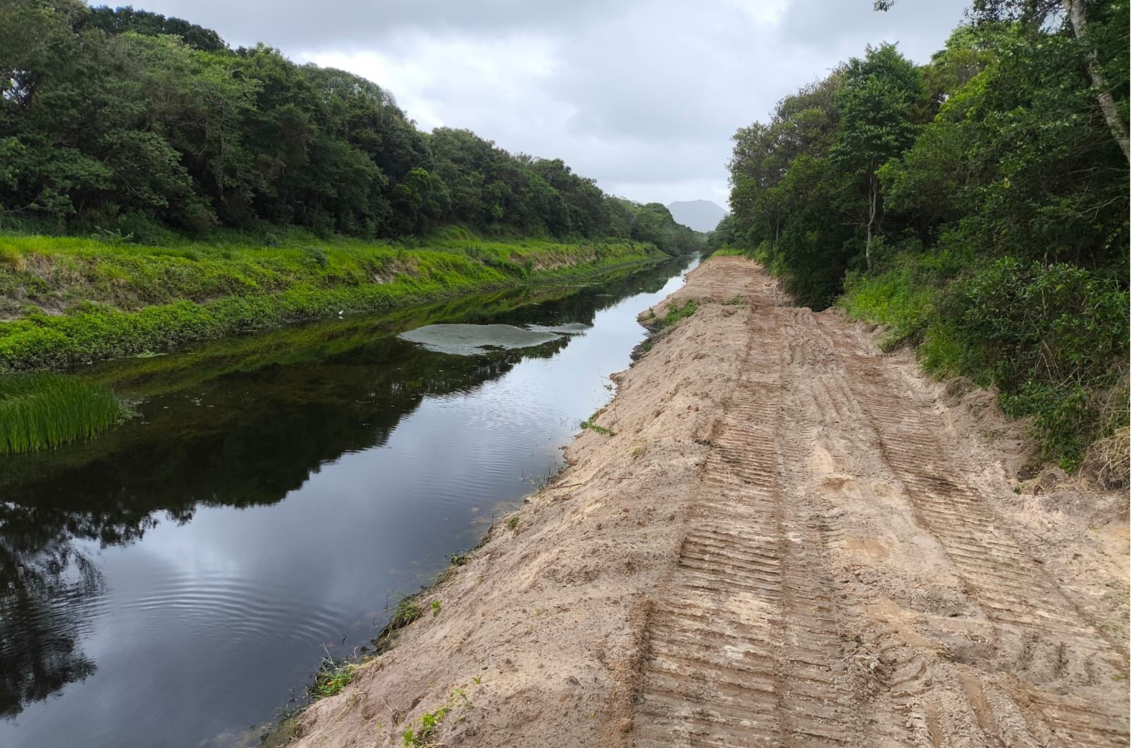 Florianópolis amplia limpeza de canais e supera 206 km de drenagem em 2025