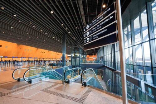 Homem é preso por importunação sexual em voo e detido no Aeroporto de Florianópolis