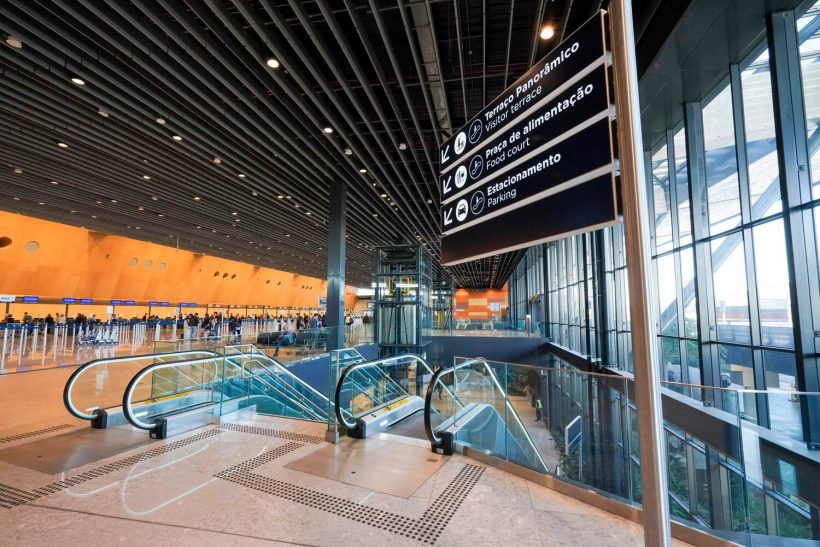 Homem é preso por importunação sexual em voo e detido no Aeroporto de Florianópolis