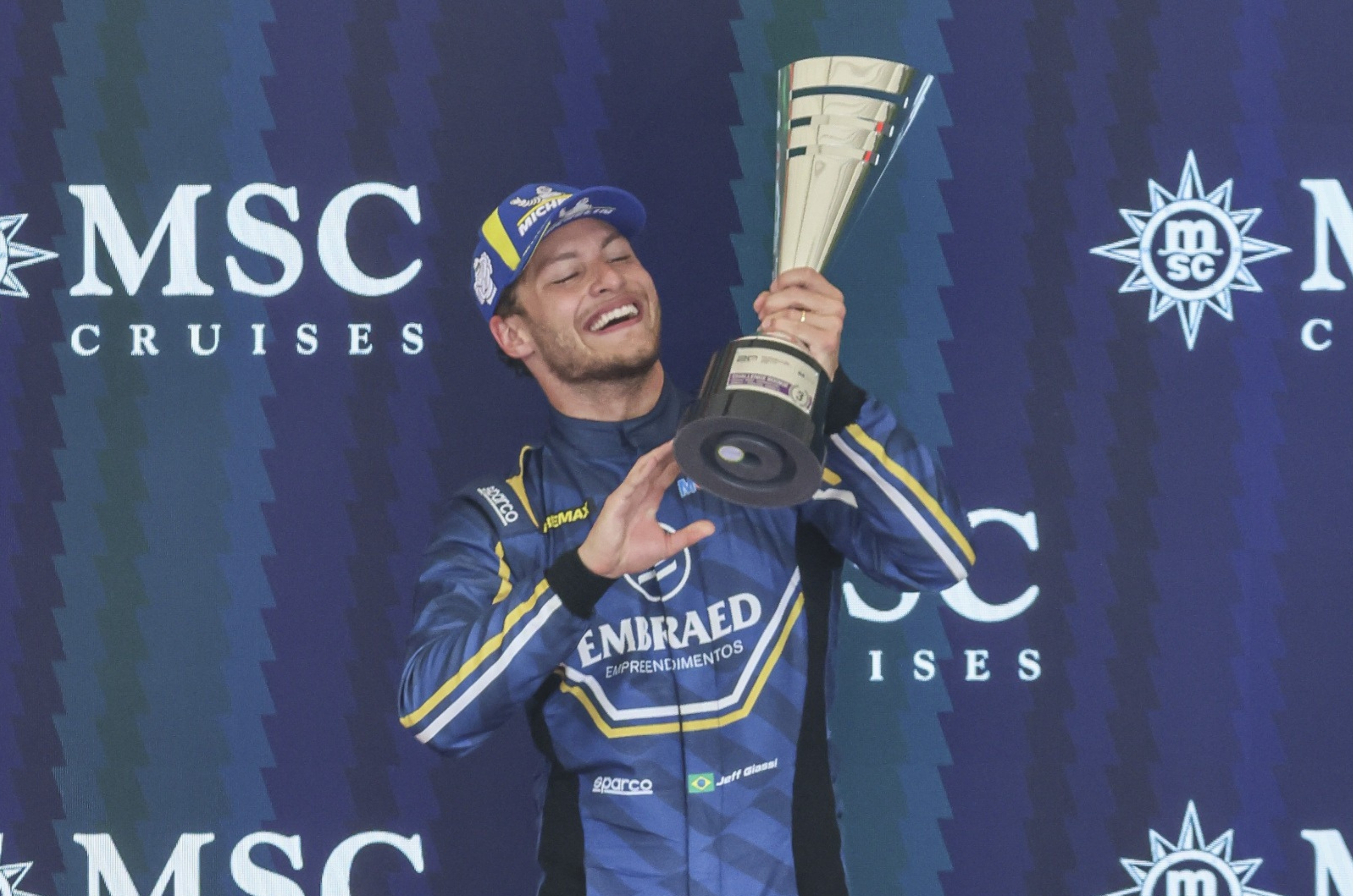 Jeff Giassi encerra 2025 com pódios e destaque na Porsche Cup