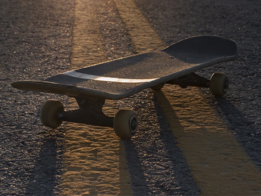 Jovem morre após queda de skate no bairro Kobrasol, em São José