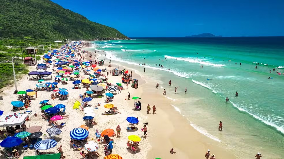 Lei que proíbe caixas de som nas praias de Florianópolis entra em vigor