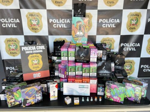 Mulher é presa em Blumenau por vender cigarros eletrônicos e remédios para emagrecer sem registro