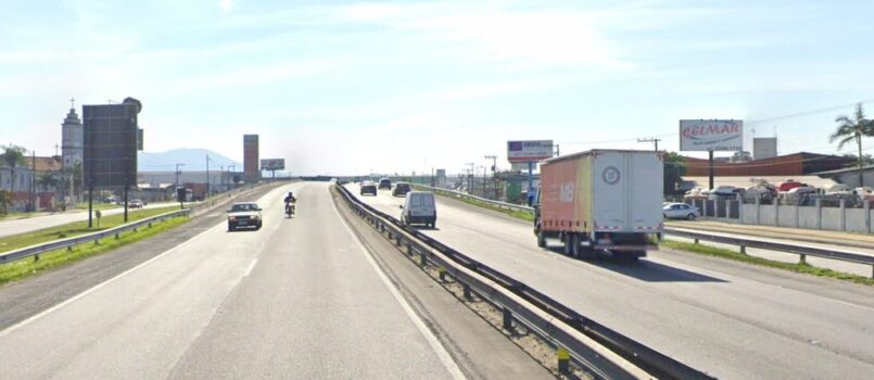 Obras interditam parcialmente a BR-101 em Barra Velha nesta noite