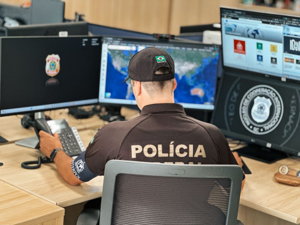 PF ajuda a capturar três foragidos da Justiça de SC no exterior
