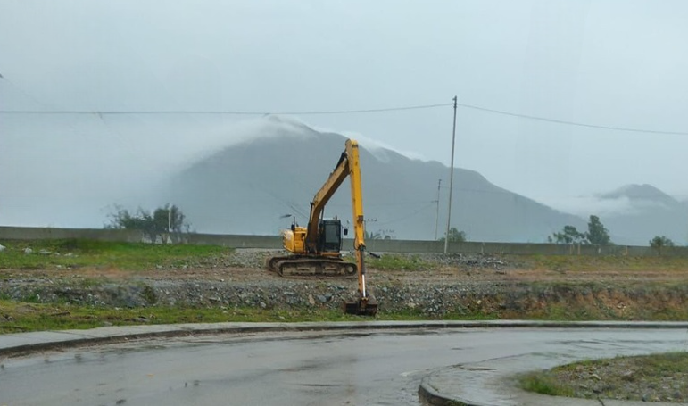 Palhoça intensifica limpeza no Rio Aririú para prevenir enchentes
