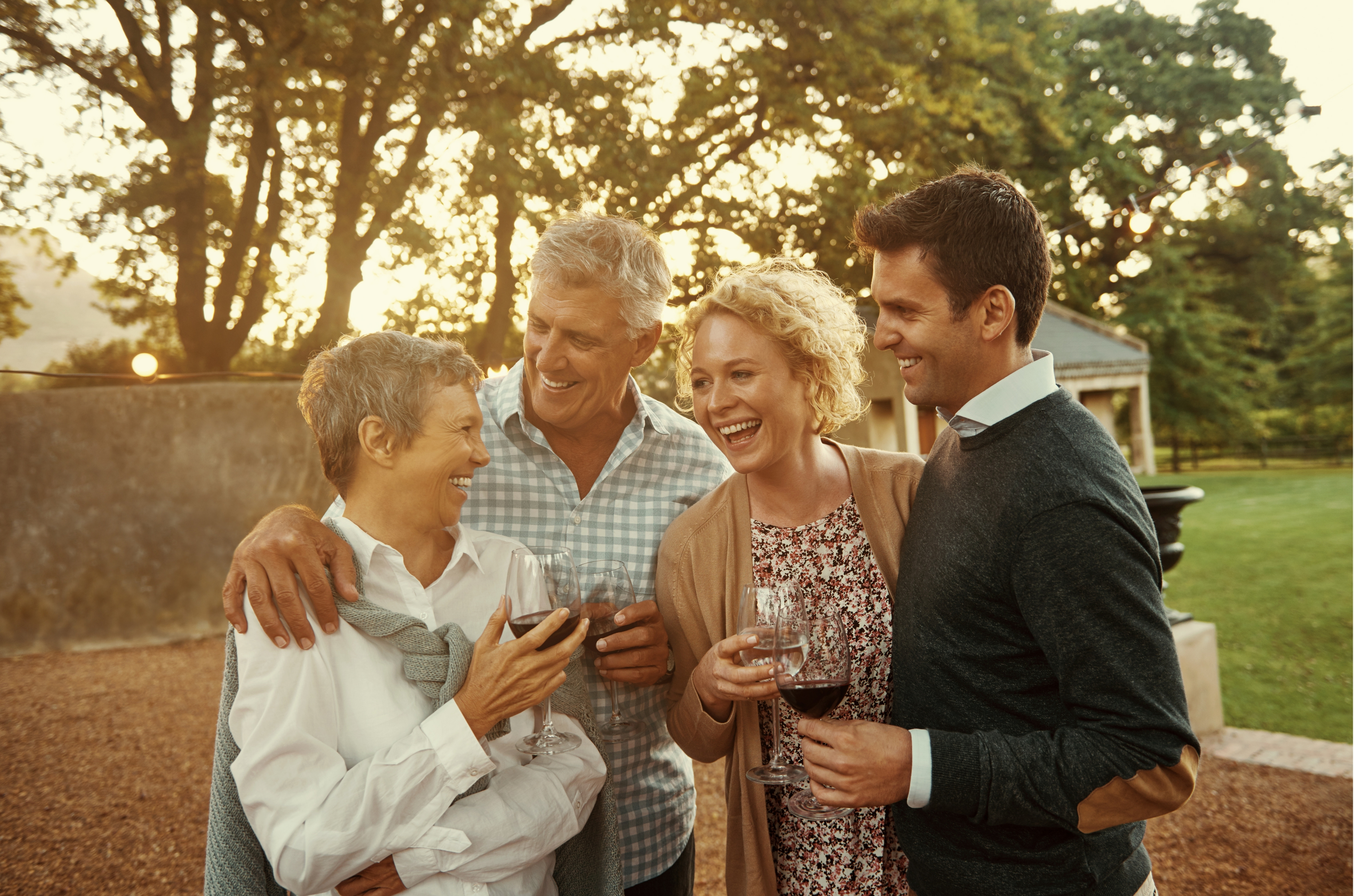 Pessoas nascidas nos anos 60 e 70 vivem fase mais feliz após os 55 anos