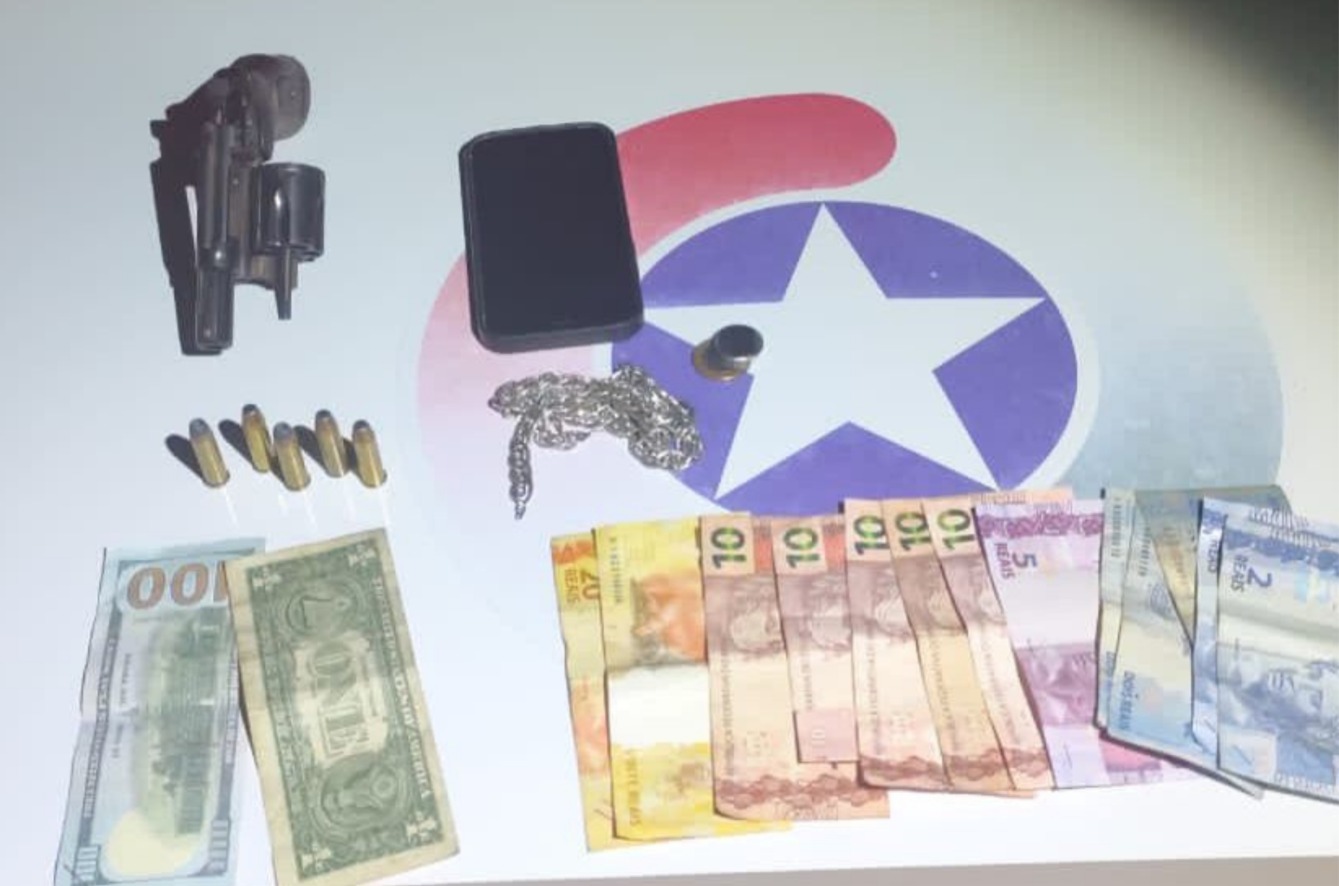 Polícia apreende arma e munições após abordagem no centro de Cocal do Sul