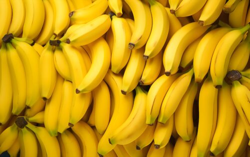 Por que a banana é aliada dos músculos e ossos após os 50 anos