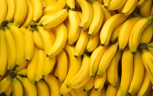 Por que a banana é aliada dos músculos e ossos após os 50 anos