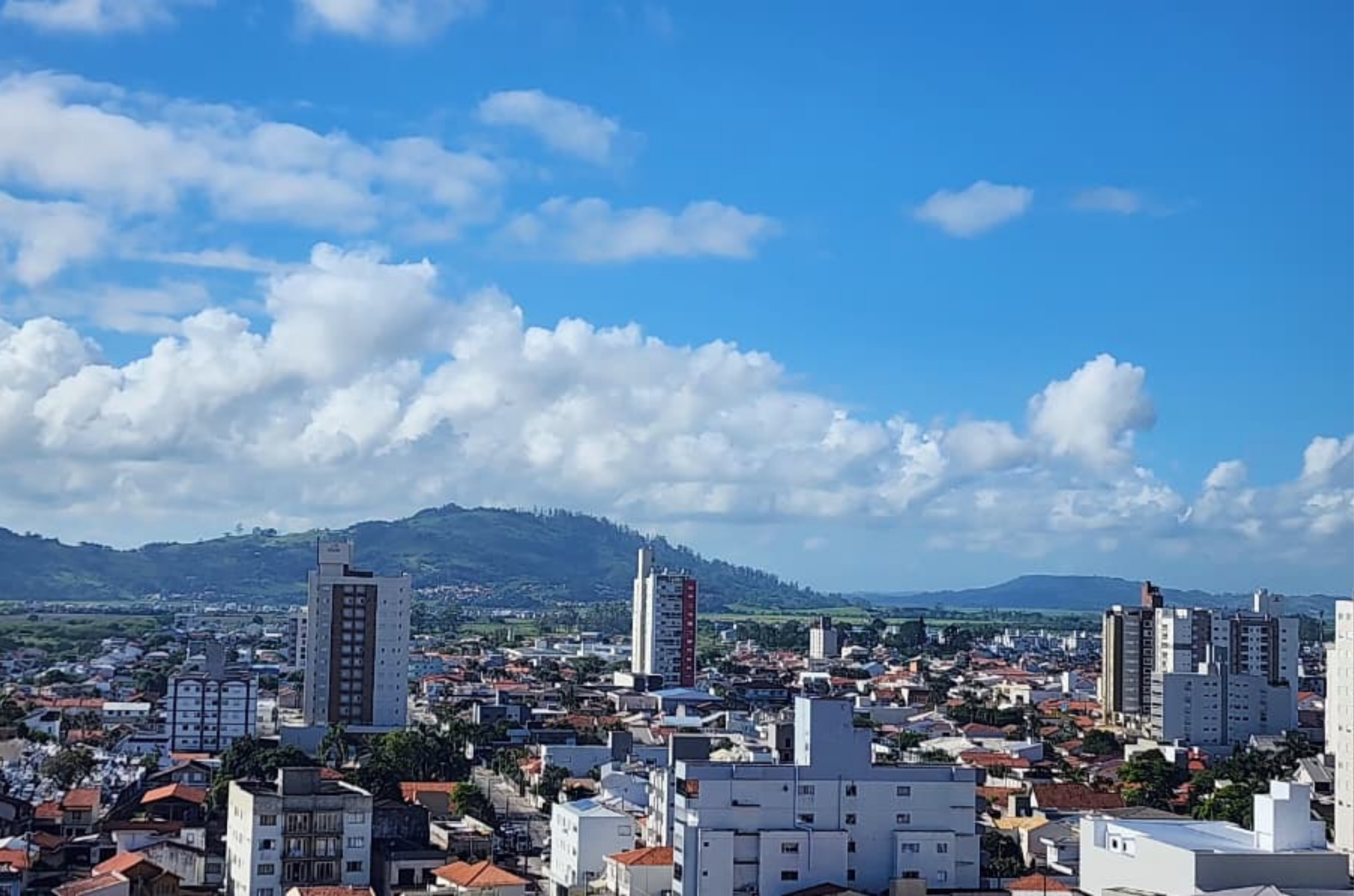 Quinta-feira em SC terá variação de nuvens e chuva fraca no Litoral; Oeste registra calor