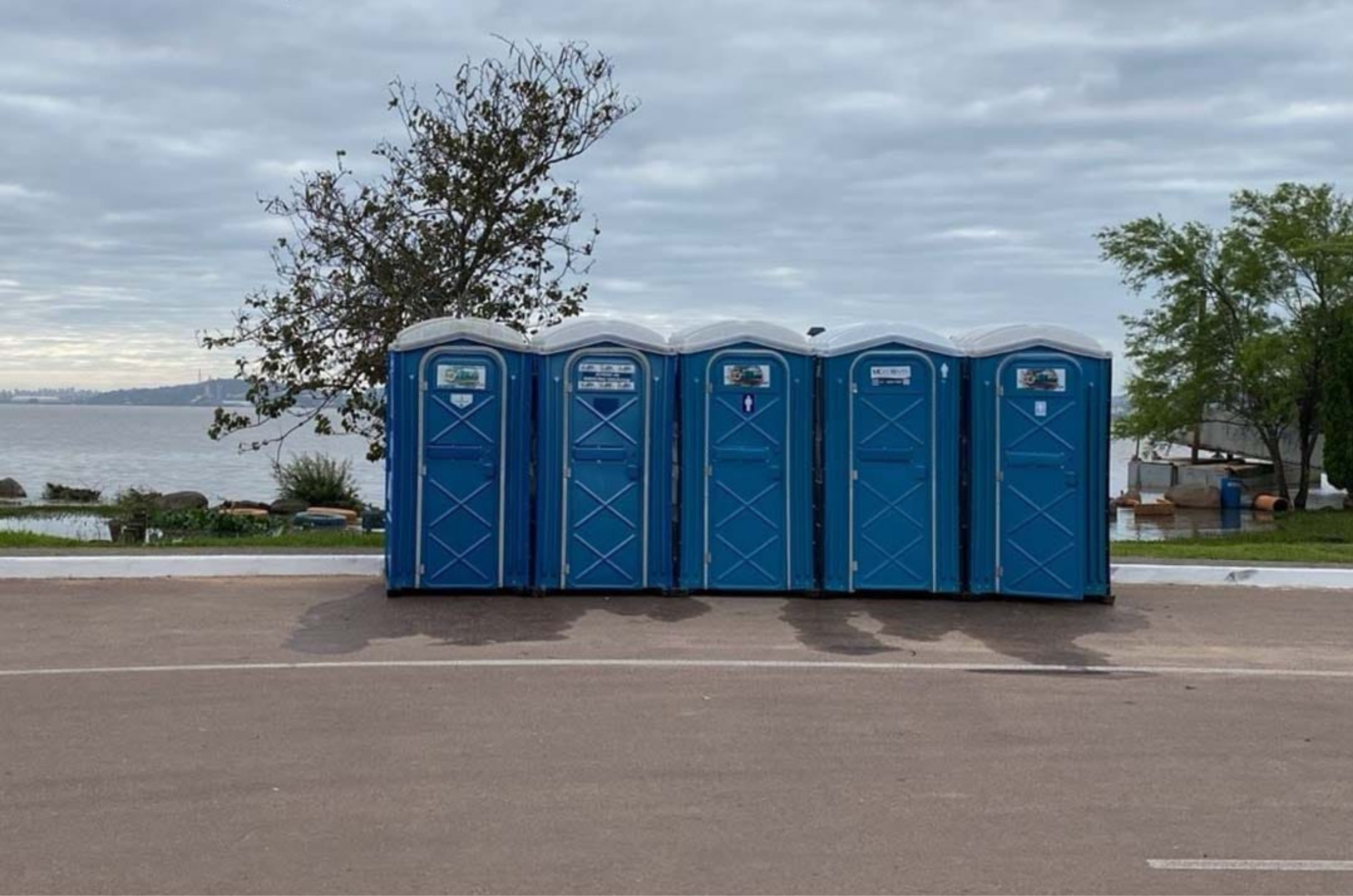 SAMAE instala banheiros químicos na orla de Balneário Gaivota para o verão