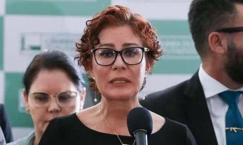 STF mantém decisão que anula votação da Câmara e determina perda do mandato de Carla Zambelli