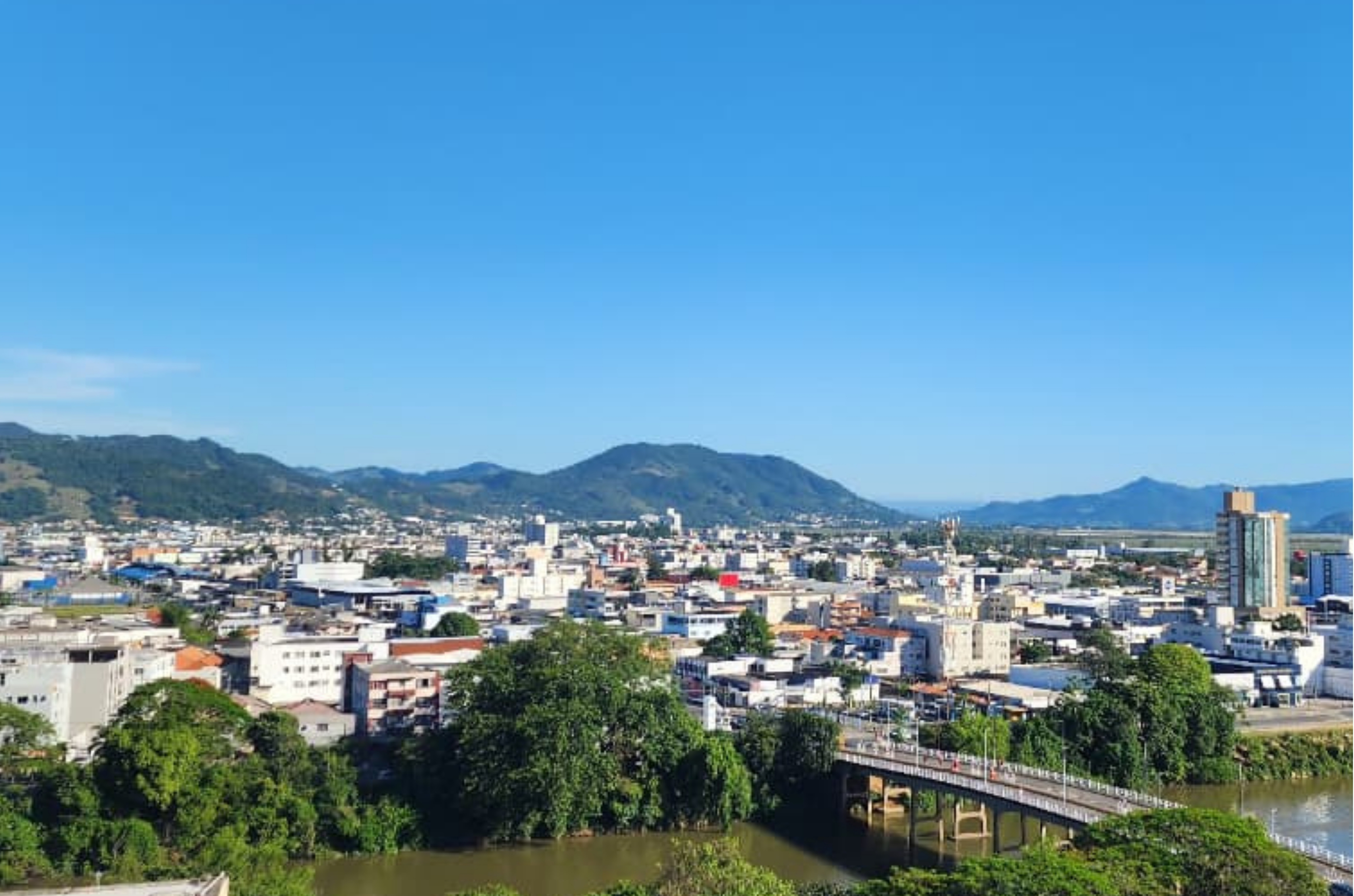 Sol aparece e sexta-feira terá temperaturas acima dos 30°C em Santa Catarina