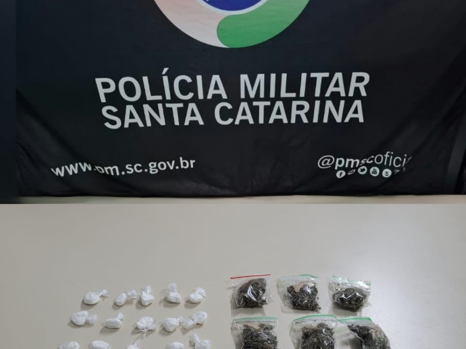 Suspeito é preso por tráfico de drogas no bairro Barreiros, em São José