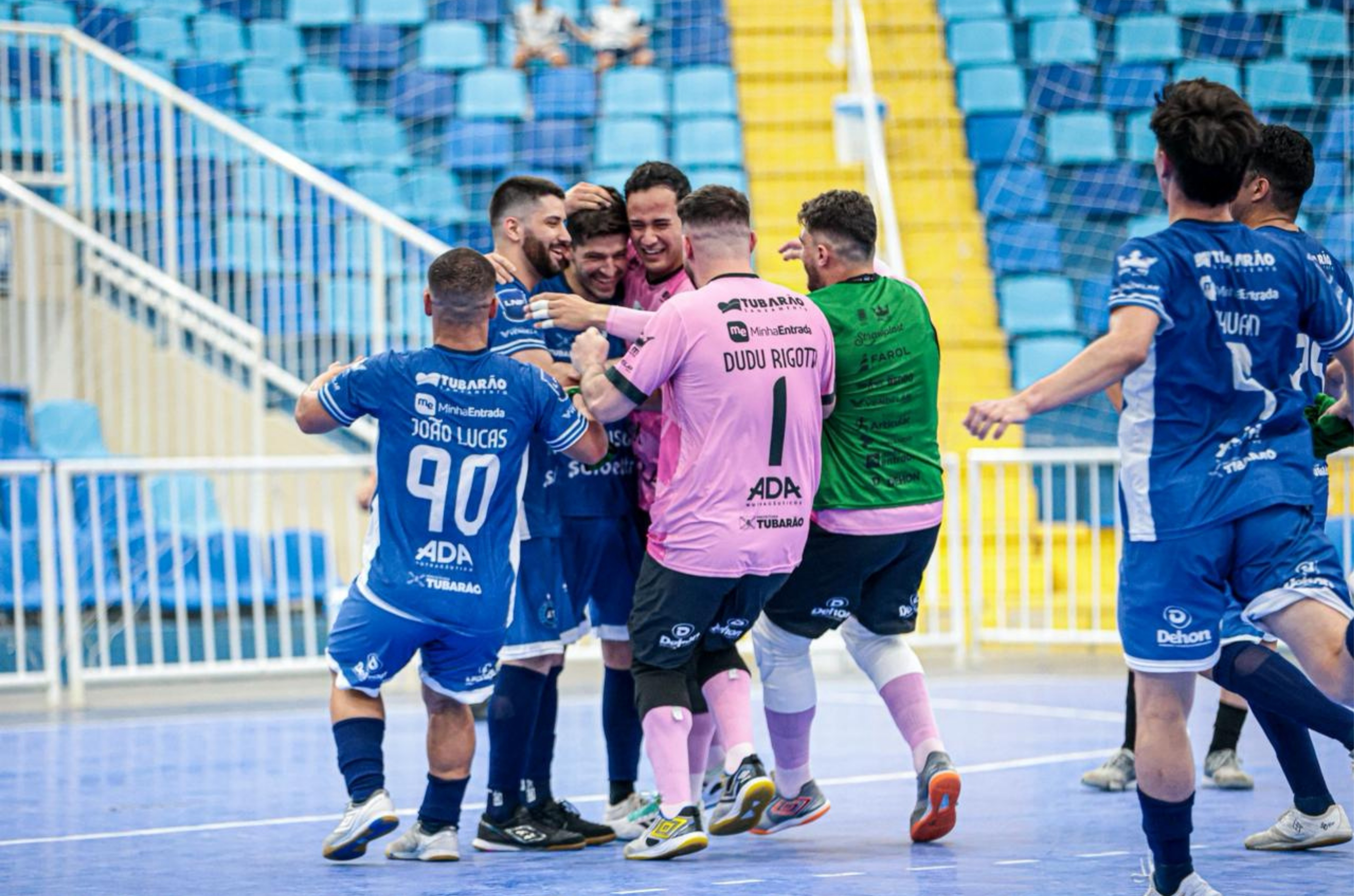Tubarão Futsal encerra temporada com vitória e despedida histórica