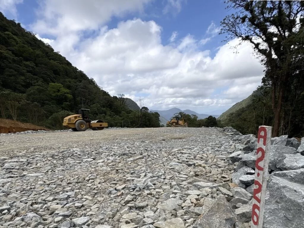 Detonação de rochas provoca interdição total de Serra em SC nesta quinta-feira
