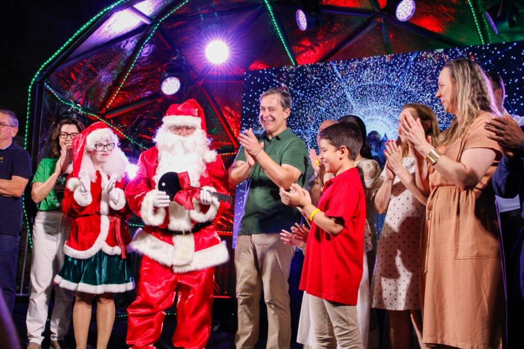 Abertura do “Natal do Centenário” reúne mais de 20 mil pessoas em Criciúma