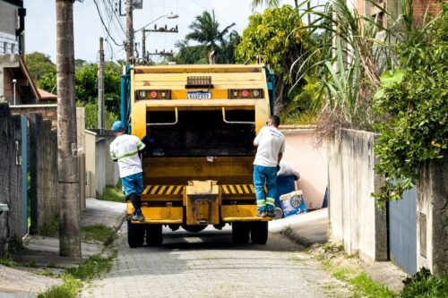 Coleta convencional de resíduos é ampliada nos principais balneários de Florianópolis