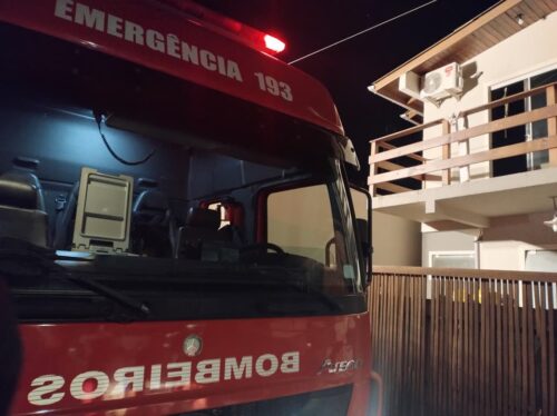 Incêndio atinge residência em Florianópolis
