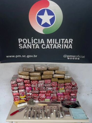 Mais de 70 quilos de drogas são apreendidos em Palhoça e mulher acaba presa