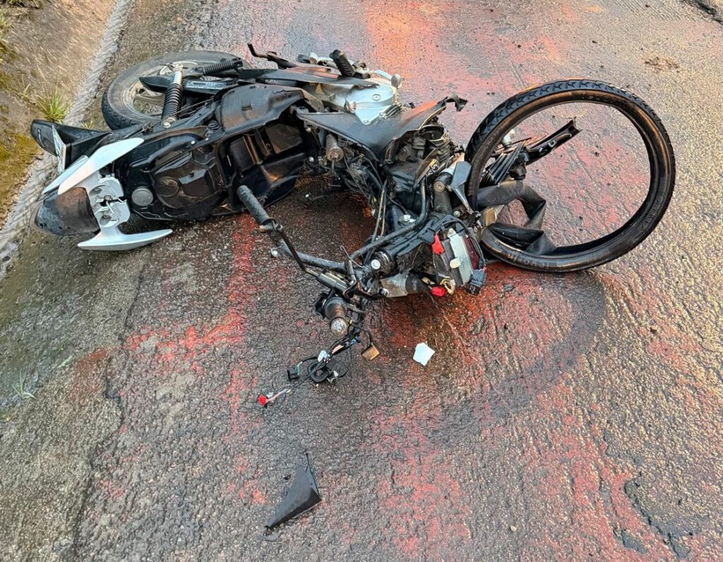 Motociclista morre após colidir em caminhonete e atropelamento na sequência em Criciúma