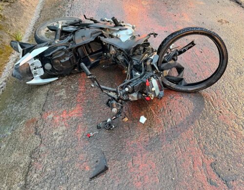 Motociclista morre após colidir em caminhonete e atropelamento na sequência em Criciúma