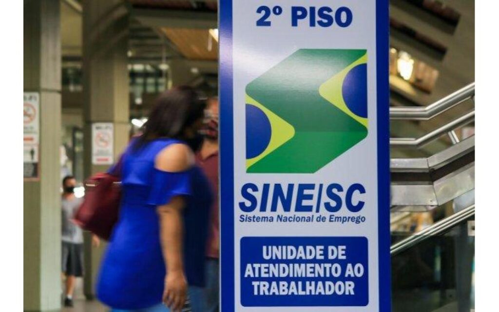 SINE de Imbituba divulga novas vagas de emprego na região