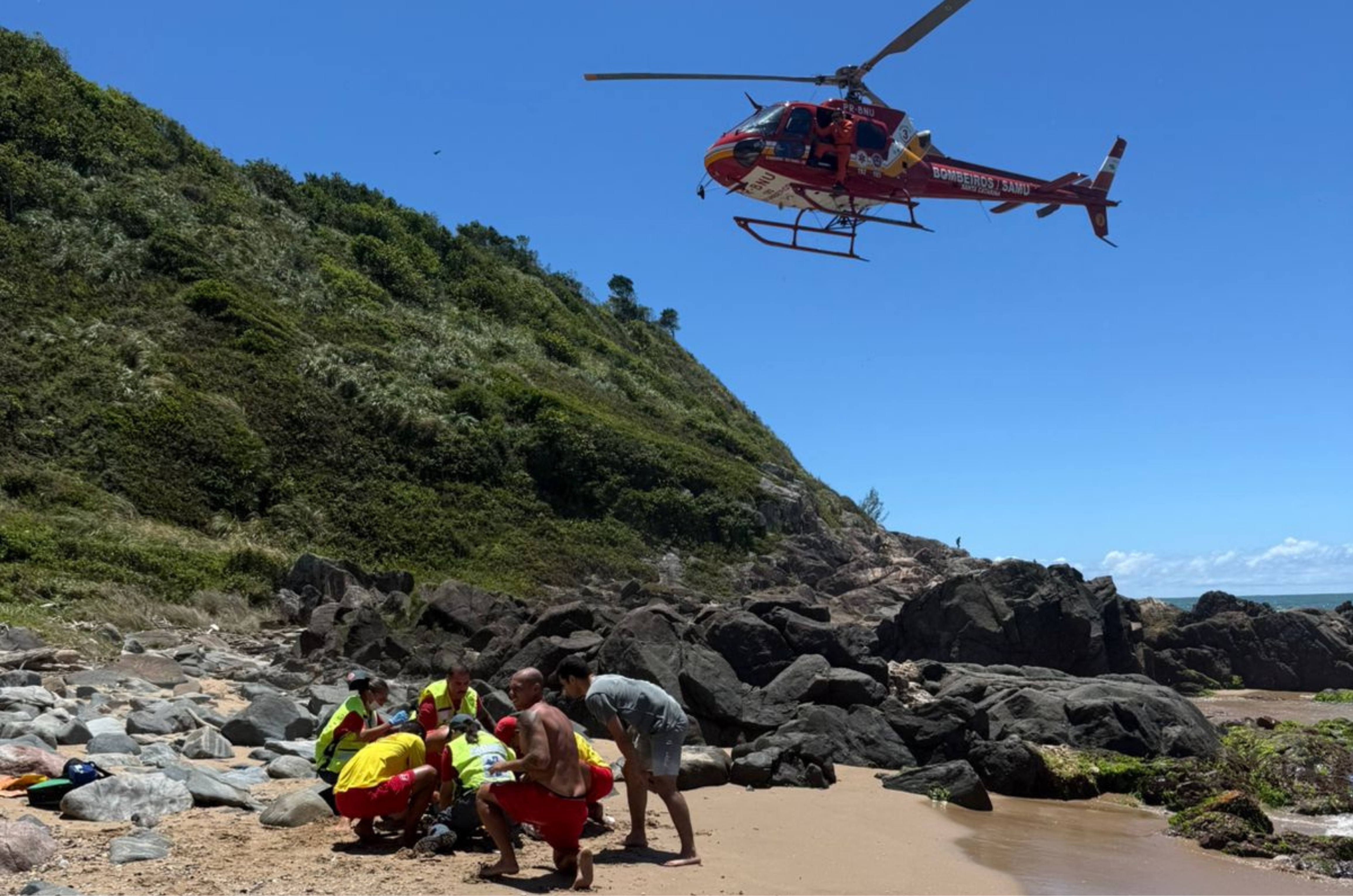 Adolescente é resgatado após afogamento em área não guarnecida de Penha