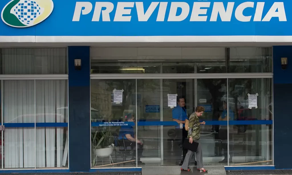 Agências do INSS abrem no fim de semana para compensar suspensão de serviços