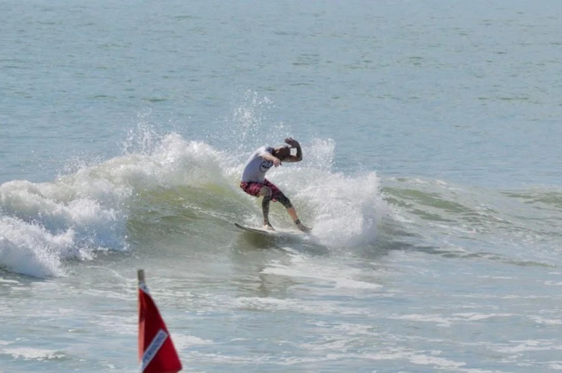 Amigos da Atalaia abre temporada 2026 do surf em Itajaí