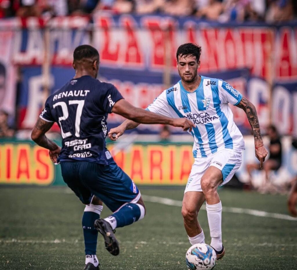 Avaí encaminha contratação do zagueiro argentino Nicolás Cabral - Foto: Reprodução/Redes Sociais