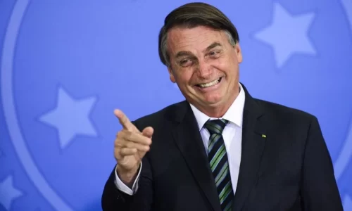 Bolsonaro pede visita de padre na Papudinha; saiba quem é o religioso