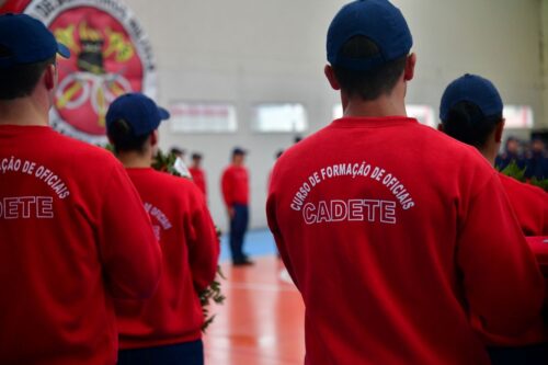 Bombeiros de SC abrem concurso com salários de até R$ 21 mil