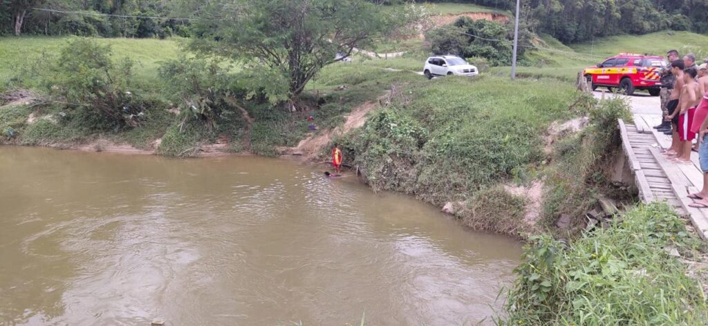 Bombeiros localizam corpo de adolescente desaparecido em rio na Grande Florianópolis